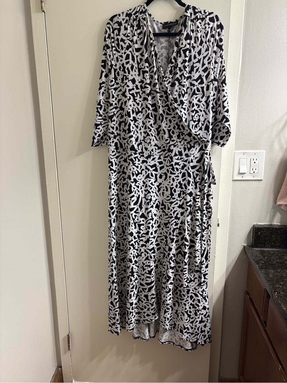 Plus Size flowy Dress 22/24W, wrap style.  Holiday Parties, Weddings!